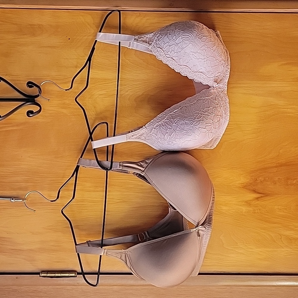 2 Wireless bras 42d NWOT